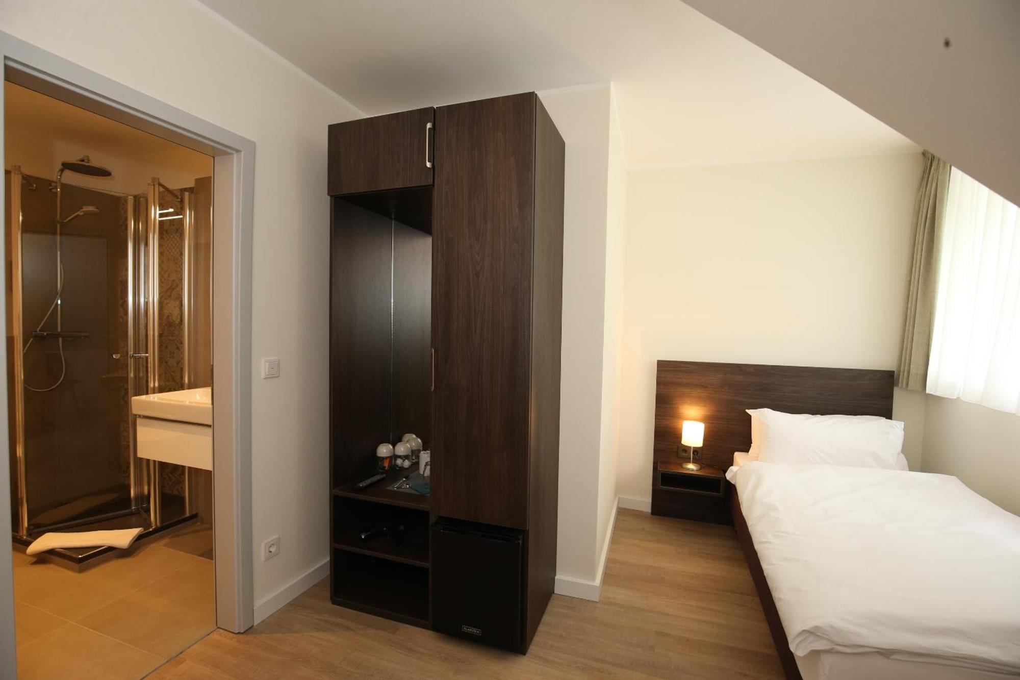 Hotel Faehrhaus Km734 Düsseldorf Quarto foto