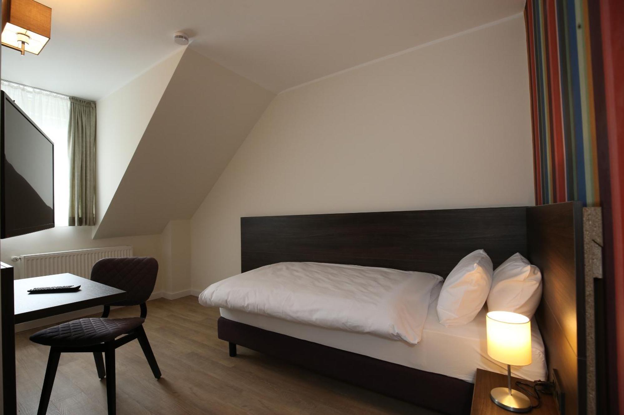 Hotel Faehrhaus Km734 Düsseldorf Quarto foto
